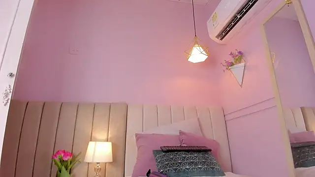  lucia 18 online show from 10-22-25, 03:34