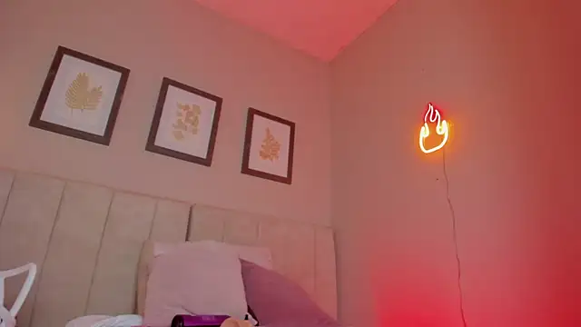  lucia 18 online show from 11-26-25, 01:34