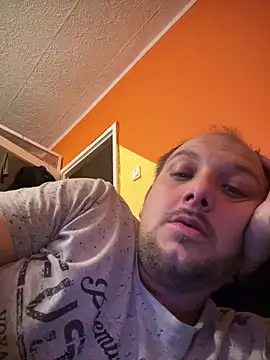 Snapshot of MatedUpjohn chatting on 12-22-25, 02:25 MatedUpjohn online show from 12-22-25, 02:25