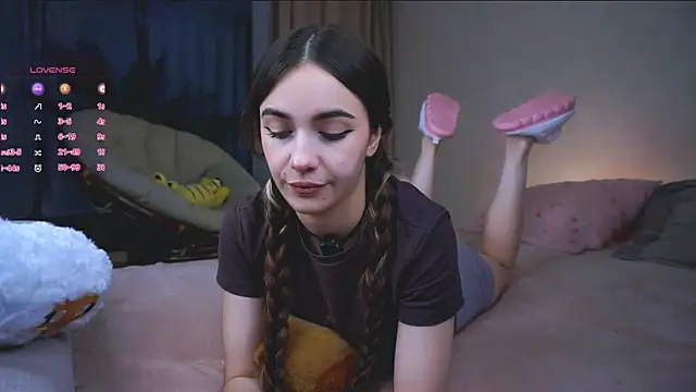 Snapshot of CupSizeGirl chatting on 09-21-25, 04:30 CupSizeGirl online show from 09-21-25, 04:30