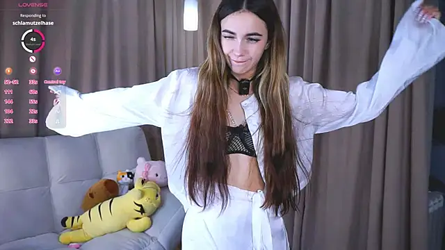 Snapshot of CupSizeGirl chatting on 09-29-25, 04:23 CupSizeGirl online show from 09-29-25, 04:23