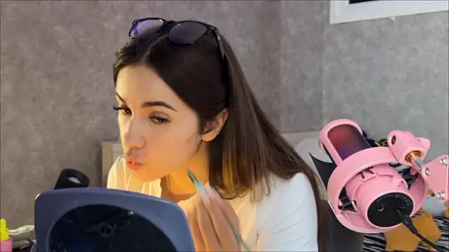 Snapshot of CupSizeGirl chatting on 03-25-26, 06:41 CupSizeGirl online show from 03-25-26, 06:41