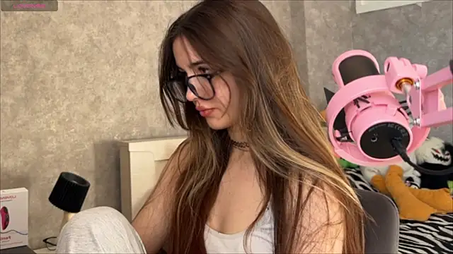 Snapshot of CupSizeGirl chatting on 03-30-26, 10:27 CupSizeGirl online show from 03-30-26, 10:27