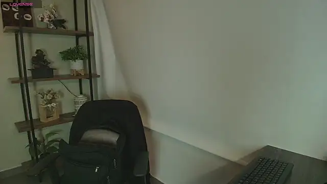  Victoria Collins online show from 07-25-26, 11:08