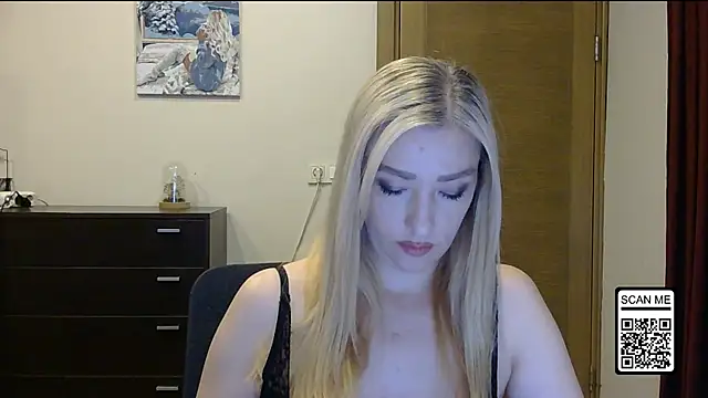 Snapshot of Wild_Silk_Desire chatting on 10-28-25, 02:09 Wild Silk Desire online show from 10-28-25, 02:09