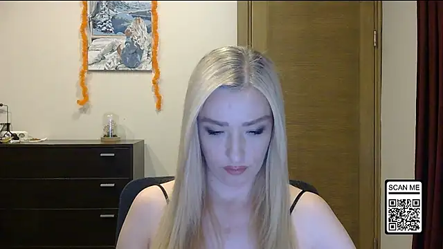 Snapshot of Wild_Silk_Desire chatting on 10-31-25, 04:41 Wild Silk Desire online show from 10-31-25, 04:41