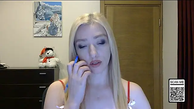 Snapshot of Wild_Silk_Desire chatting on 11-28-25, 02:31 Wild Silk Desire online show from 11-28-25, 02:31