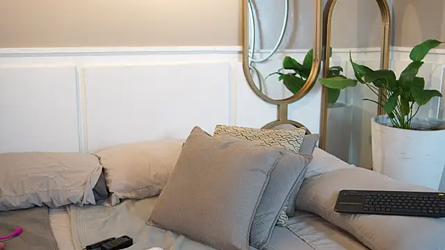 Snapshot of Susan_wall chatting on 09-18-25, 02:19 Susan wall online show from 09-18-25, 02:19