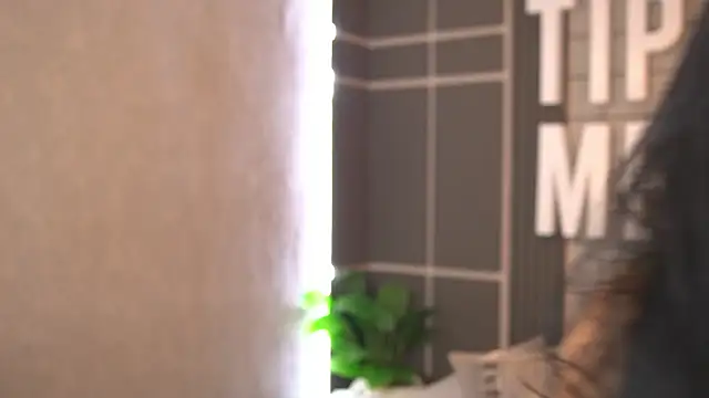 Snapshot of Susan_wall chatting on 10-03-25, 02:58 Susan wall online show from 10-03-25, 02:58