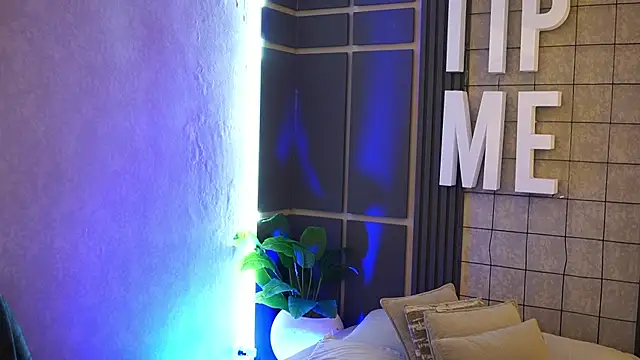 Snapshot of Susan_wall chatting on 10-04-25, 12:58 Susan wall online show from 10-04-25, 12:58