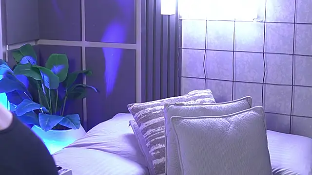 Snapshot of Susan_wall chatting on 10-06-25, 12:57 Susan wall online show from 10-06-25, 12:57