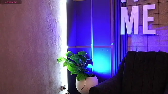 Snapshot of Susan_wall chatting on 10-15-25, 12:27 Susan wall online show from 10-15-25, 12:27