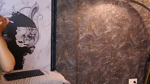 Snapshot of Susan_wall chatting on 02-13-26, 12:45 Susan wall online show from 02-13-26, 12:45