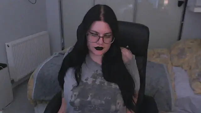 GothSuccubusBabe online show from 07-21-26, 09:39