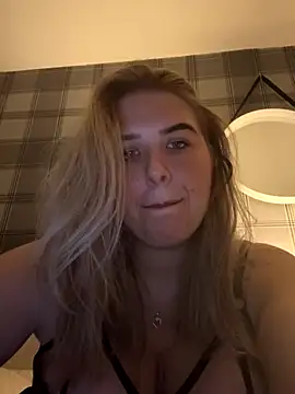 CutieCurvyGirlxo online show from 10-10-25, 11:59