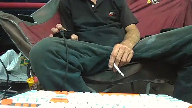 Snapshot of Lovyourpuss chatting on 02-10-26, 03:43 Lovyourpuss online show from 02-10-26, 03:43