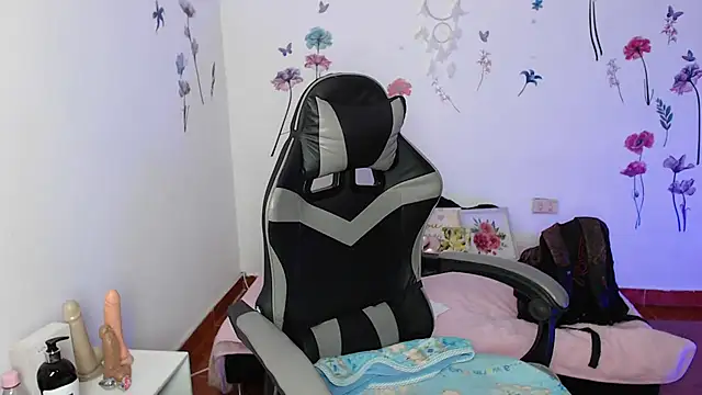 Snapshot of mariaana__222 chatting on 03-12-26, 04:07 mariaana 222 online show from 03-12-26, 04:07