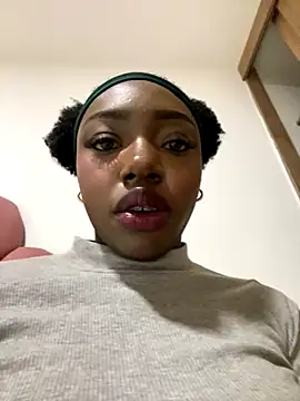 Snapshot of alissradiante1 chatting on 10-29-25, 01:41 alissradiante1 online show from 10-29-25, 01:41