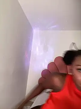 Snapshot of alissradiante1 chatting on 10-30-25, 03:41 alissradiante1 online show from 10-30-25, 03:41