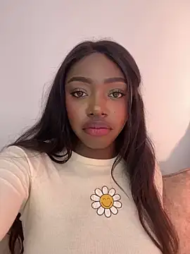 Snapshot of alissradiante1 chatting on 11-28-25, 01:41 alissradiante1 online show from 11-28-25, 01:41