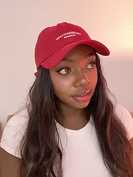 Snapshot of alissradiante1 chatting on 11-30-25, 03:54 alissradiante1 online show from 11-30-25, 03:54