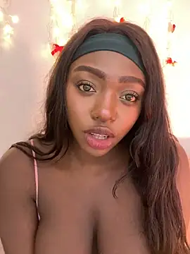 Snapshot of alissradiante1 chatting on 12-19-25, 01:45 alissradiante1 online show from 12-19-25, 01:45