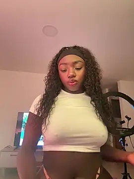 Snapshot of alissradiante1 chatting on 01-16-26, 01:31 alissradiante1 online show from 01-16-26, 01:31