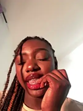 Snapshot of alissradiante1 chatting on 03-01-26, 03:41 alissradiante1 online show from 03-01-26, 03:41