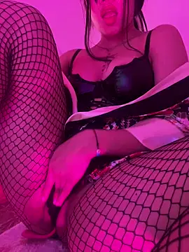 Snapshot of casieee_love chatting on 10-24-25, 12:56 casieee love online show from 10-24-25, 12:56