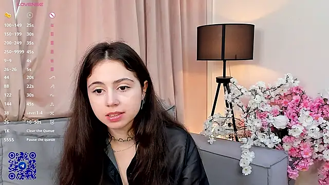 Snapshot of JulianaChapel chatting on 09-18-25, 10:39 JulianaChapel online show from 09-18-25, 10:39