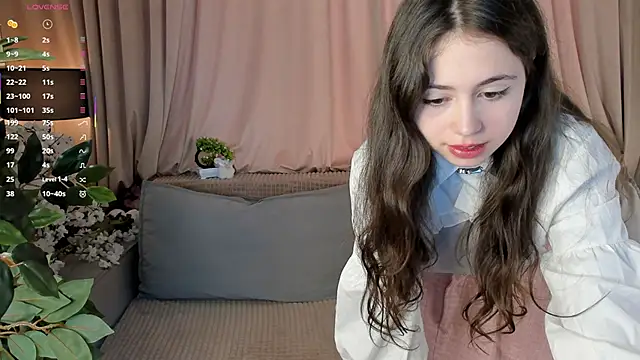 Snapshot of JulianaChapel chatting on 11-02-25, 08:17 JulianaChapel online show from 11-02-25, 08:17