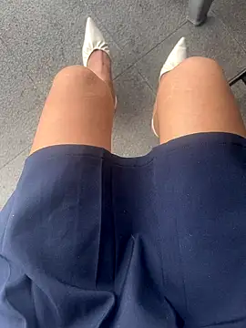 xiaoyuan01 online show from 10-05-25, 12:53