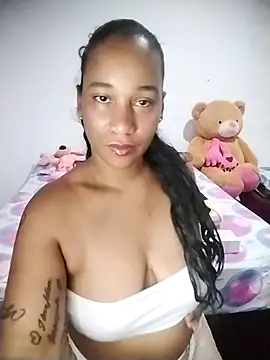 Snapshot of EbonyHorrny chatting on 10-22-25, 12:38 EbonyHorrny online show from 10-22-25, 12:38