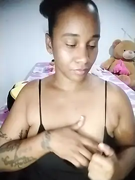 Snapshot of EbonyHorrny chatting on 10-27-25, 04:49 EbonyHorrny online show from 10-27-25, 04:49