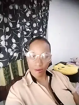 Snapshot of EbonyHorrny chatting on 10-31-25, 03:40 EbonyHorrny online show from 10-31-25, 03:40