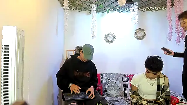 Snapshot of Bastian_boyshot77 chatting on 02-15-26, 01:52 Bastian boyshot77 online show from 02-15-26, 01:52