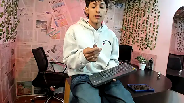 Snapshot of Bastian_boyshot77 chatting on 07-23-26, 01:20 Bastian boyshot77 online show from 07-23-26, 01:20