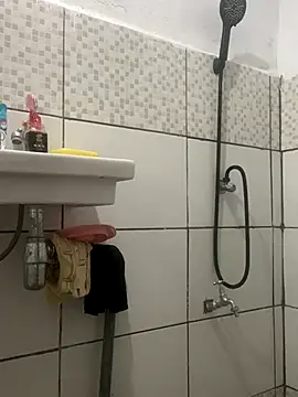 Snapshot of GeileErica chatting on 11-08-25, 12:11 GeileErica online show from 11-08-25, 12:11