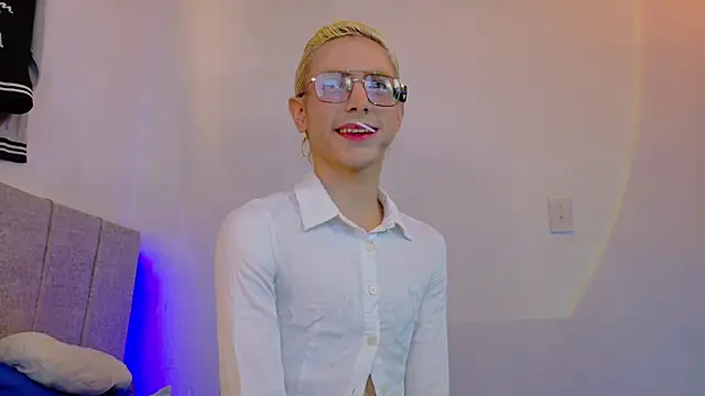 liiamluna  online show from 05-27-26, 02:36