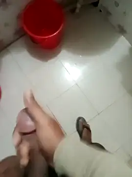 Snapshot of zim200 chatting on 11-29-25, 12:35 zim200 online show from 11-29-25, 12:35