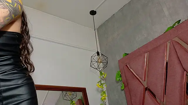 viollettaa  online show from 12-05-25, 06:59