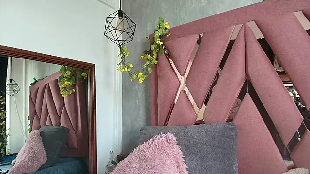 viollettaa  online show from 04-24-26, 06:10