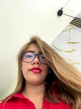 sara calderon online show from 09-18-25, 01:24