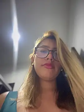 sara calderon online show from 10-21-25, 01:34