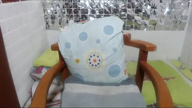 Snapshot of rose-crystal chatting on 01-06-26, 11:07 rose-crystal online show from 01-06-26, 11:07