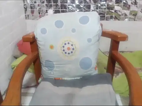 Snapshot of rose-crystal chatting on 01-18-26, 08:34 rose-crystal online show from 01-18-26, 08:34