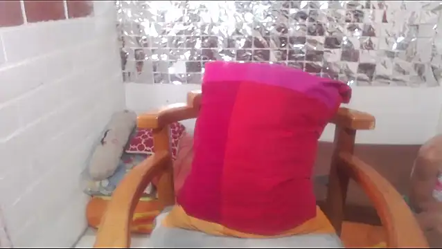 Snapshot of rose-crystal chatting on 02-22-26, 05:44 rose-crystal online show from 02-22-26, 05:44