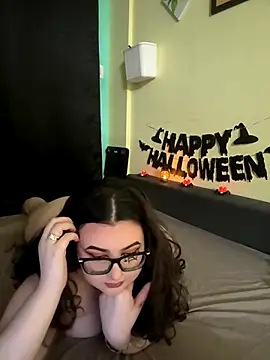 Snapshot of HaleyAyush chatting on 10-21-25, 05:24 HaleyAyush online show from 10-21-25, 05:24