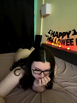 Snapshot of HaleyAyush chatting on 10-24-25, 05:09 HaleyAyush online show from 10-24-25, 05:09