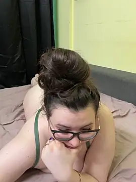 Snapshot of HaleyAyush chatting on 02-15-26, 04:36 HaleyAyush online show from 02-15-26, 04:36